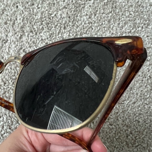 🕶️Women’s one size, cat eye sunglasses brown w/gold trim, preowned. - Picture 4 of 8